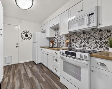 230 48th Avenue N - Photo Thumbnail 5