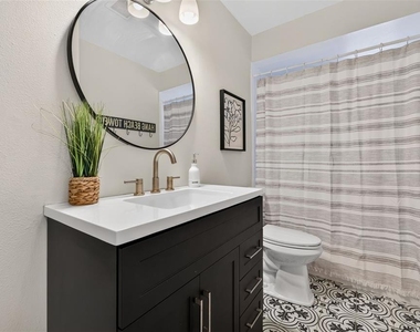 230 48th Avenue N - Photo Thumbnail 11