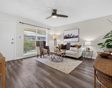 230 48th Avenue N - Photo Thumbnail 3