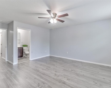 4441 Ashburn Square Drive - Photo Thumbnail 13