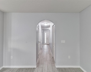 4441 Ashburn Square Drive - Photo Thumbnail 8