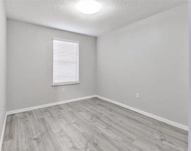 4441 Ashburn Square Drive - Photo Thumbnail 18