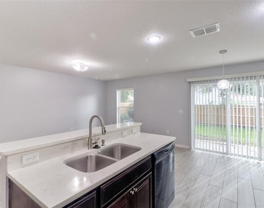 4441 Ashburn Square Drive - Photo Thumbnail 7