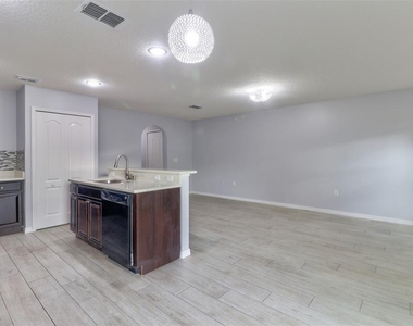 4441 Ashburn Square Drive - Photo Thumbnail 3