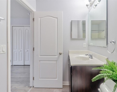 4441 Ashburn Square Drive - Photo Thumbnail 16