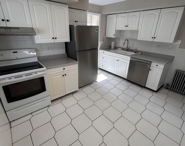 832 Brook Street - Photo Thumbnail 7