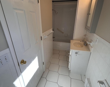 832 Brook Street - Photo Thumbnail 8