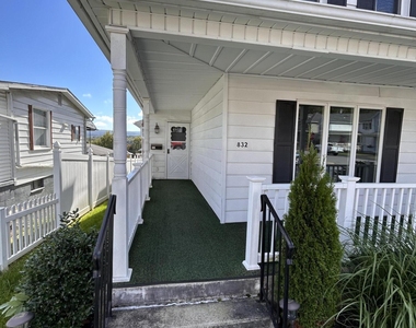 832 Brook Street - Photo Thumbnail 1
