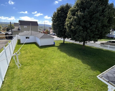 832 Brook Street - Photo Thumbnail 11
