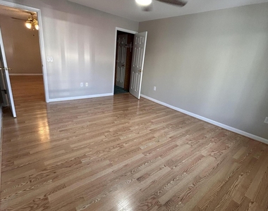 832 Brook Street - Photo Thumbnail 5