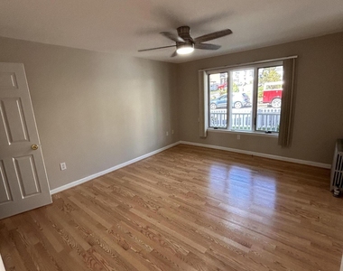 832 Brook Street - Photo Thumbnail 4