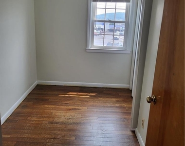 1523 S Jefferson Street - Photo Thumbnail 4