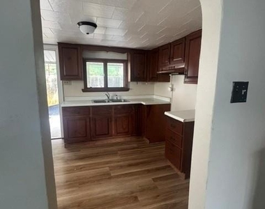 326 E Abbott Street - Photo Thumbnail 2