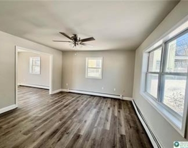 818 William Street - Photo Thumbnail 2