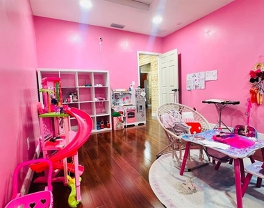 6804 Barry Road - Photo Thumbnail 13