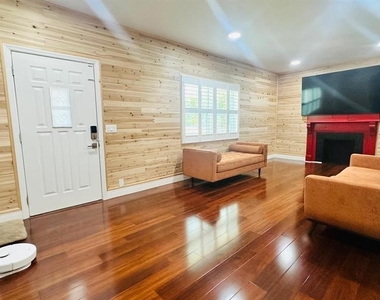 6804 Barry Road - Photo Thumbnail 2