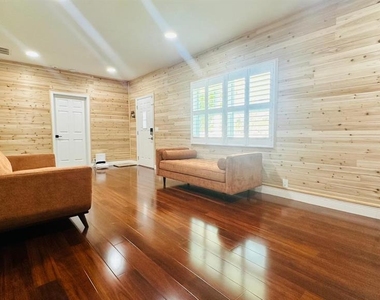 6804 Barry Road - Photo Thumbnail 4