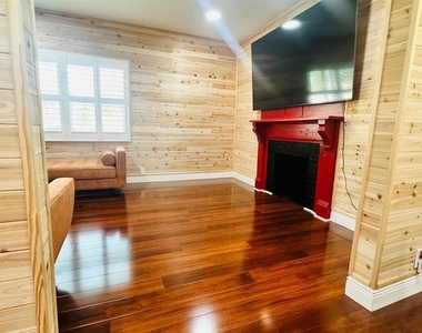 6804 Barry Road - Photo Thumbnail 5