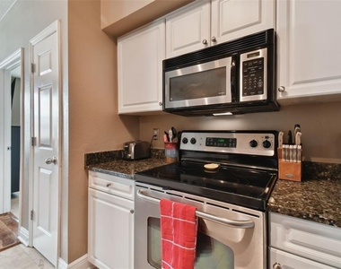 2010 E Palm Avenue - Photo Thumbnail 17
