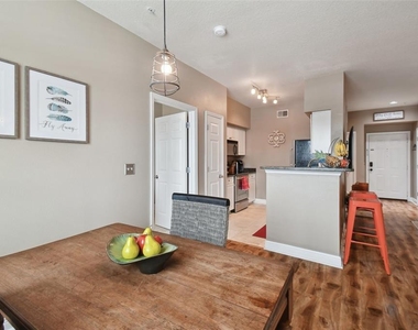 2010 E Palm Avenue - Photo Thumbnail 12