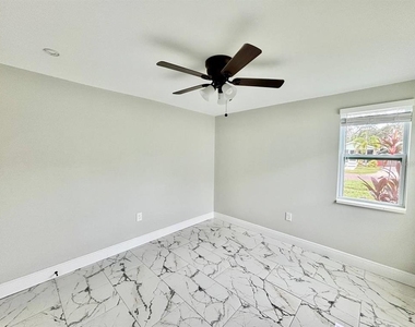 425 Orangewood Drive - Photo Thumbnail 17