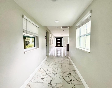 425 Orangewood Drive - Photo Thumbnail 9