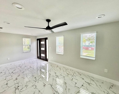425 Orangewood Drive - Photo Thumbnail 5
