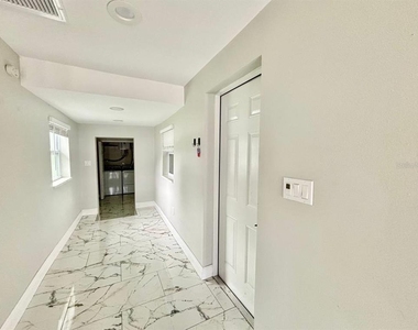 425 Orangewood Drive - Photo Thumbnail 10