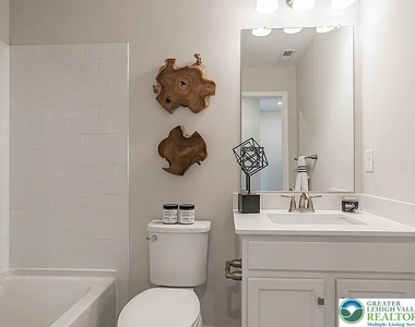 1043 Turnstone Drive - Photo Thumbnail 4