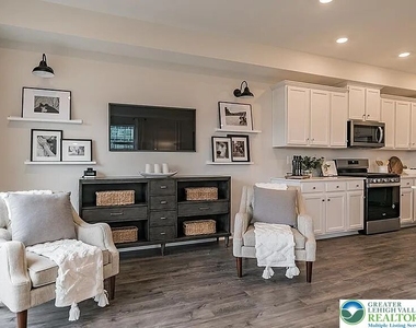 1043 Turnstone Drive - Photo Thumbnail 7