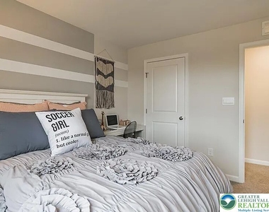 1043 Turnstone Drive - Photo Thumbnail 16