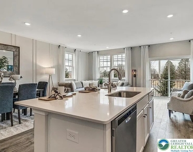 1043 Turnstone Drive - Photo Thumbnail 2