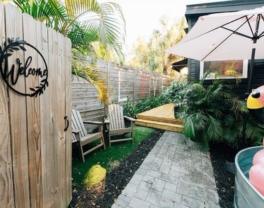 2705 N Oakdale Avenue - Photo Thumbnail 12