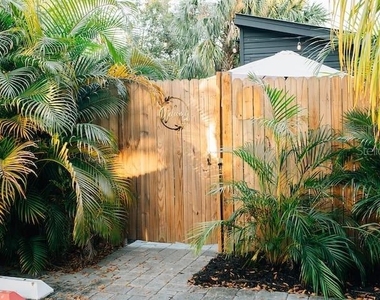 2705 N Oakdale Avenue - Photo Thumbnail 7