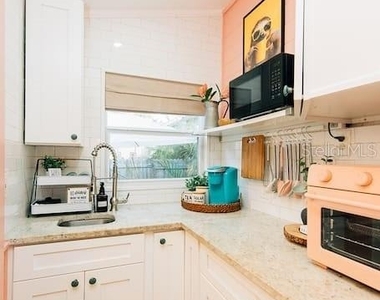 2705 N Oakdale Avenue - Photo Thumbnail 15