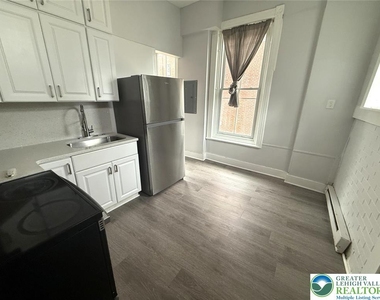 123 N 11th Street - Photo Thumbnail 10