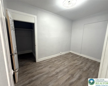 123 N 11th Street - Photo Thumbnail 7