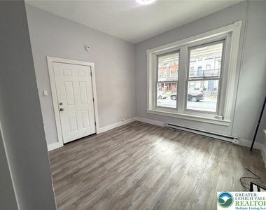 123 N 11th Street - Photo Thumbnail 4