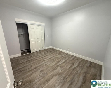 123 N 11th Street - Photo Thumbnail 8