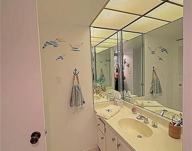 660 Island Way - Photo Thumbnail 33