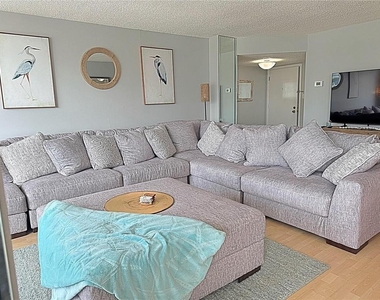 660 Island Way - Photo Thumbnail 5