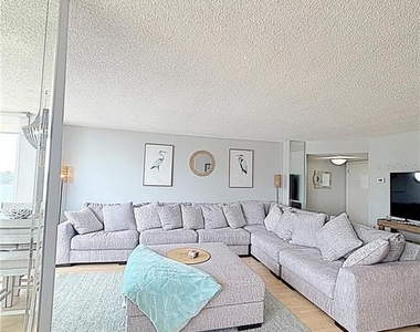 660 Island Way - Photo Thumbnail 9