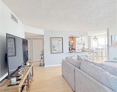 660 Island Way - Photo Thumbnail 13