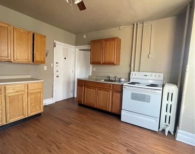 1426 W Chew Street - Photo Thumbnail 3