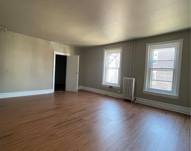 1426 W Chew Street - Photo Thumbnail 2