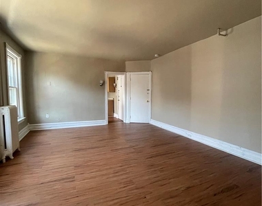 1426 W Chew Street - Photo Thumbnail 4
