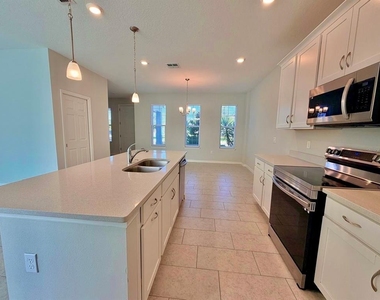 5062 Avalon Park Boulevard - Photo Thumbnail 5