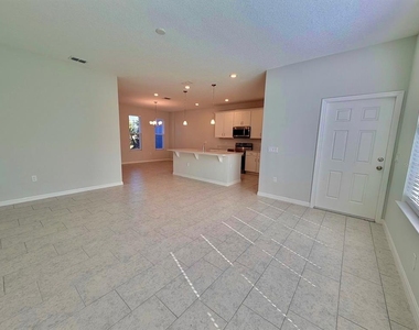 5062 Avalon Park Boulevard - Photo Thumbnail 6