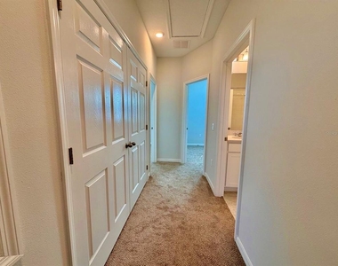 5062 Avalon Park Boulevard - Photo Thumbnail 9