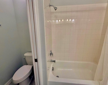 5062 Avalon Park Boulevard - Photo Thumbnail 14